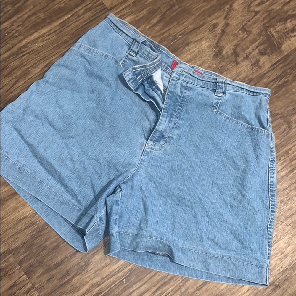 Gloria Vanderbilt shorts